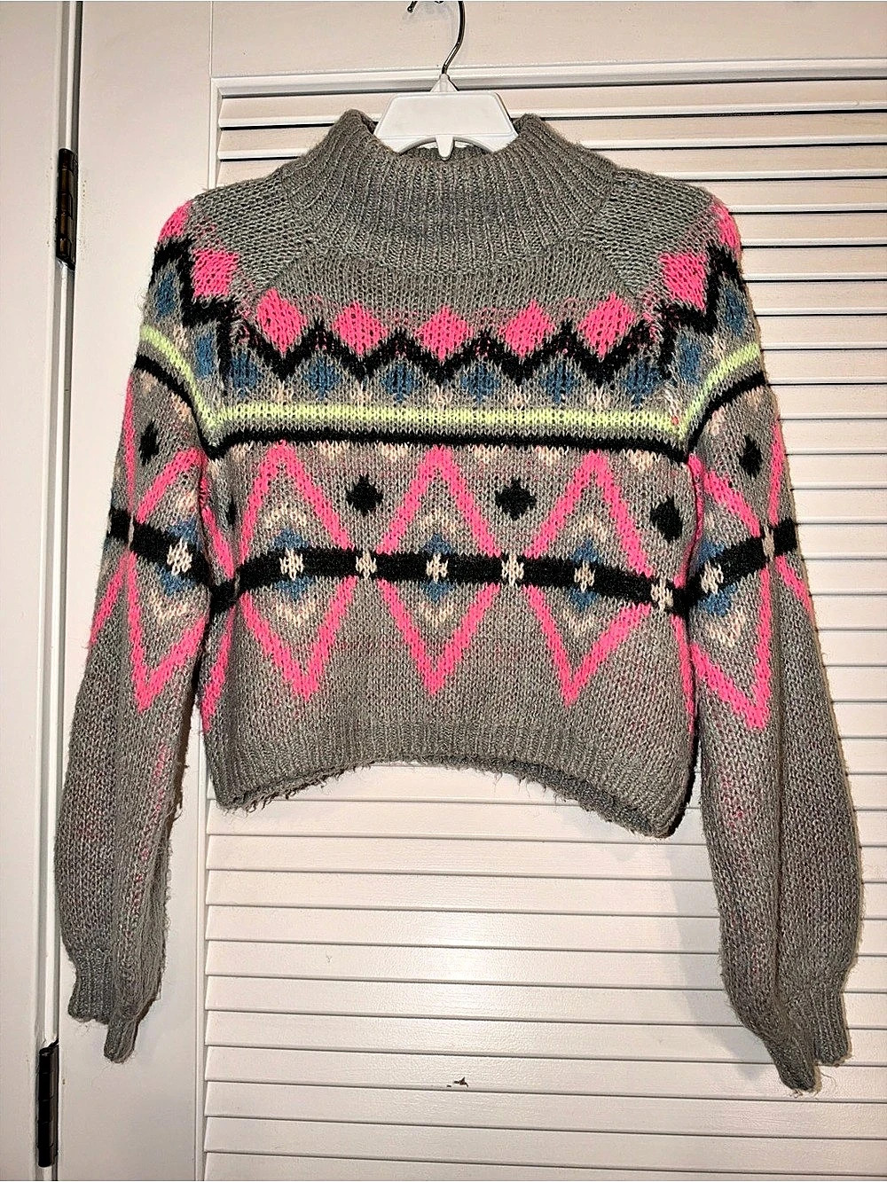 Hollister Geometric Turtleneck Sweater in Gray & Pink Size XS